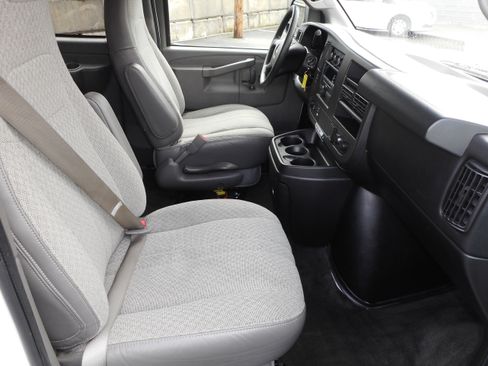 Used 2016 Chevrolet Express 3500 LT w/ LT Preferred Equipment Group image 27