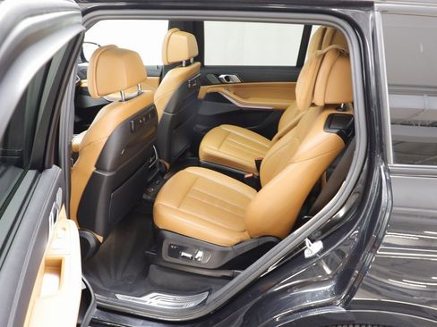 Used 2021 BMW X7 xDrive40i w/ M Sport Package image 16