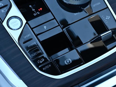 New 2026 BMW X5 xDrive50e w/ Executive Package image 19