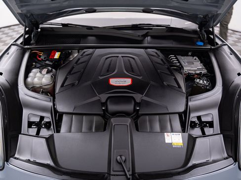 Certified 2022 Porsche Cayenne Turbo GT image 31