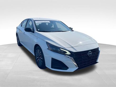 Certified 2025 Nissan Altima 2.5 SV FWD image 7
