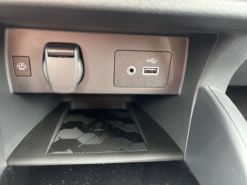 Used 2025 Nissan Versa SV image 27