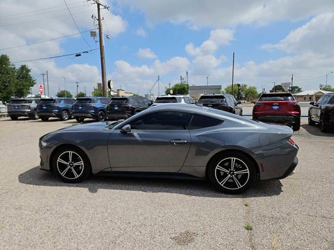 Used 2025 Ford Mustang Coupe image 5