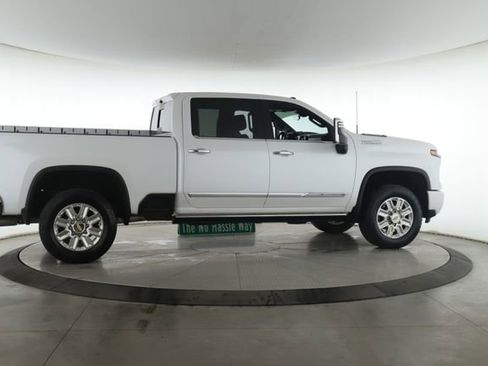Used 2024 Chevrolet Silverado 2500 High Country w/ High Country Premium Package AWD/4WD image 6