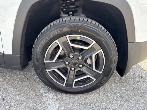 New 2026 Jeep Cherokee Laredo AWD/4WD image 39