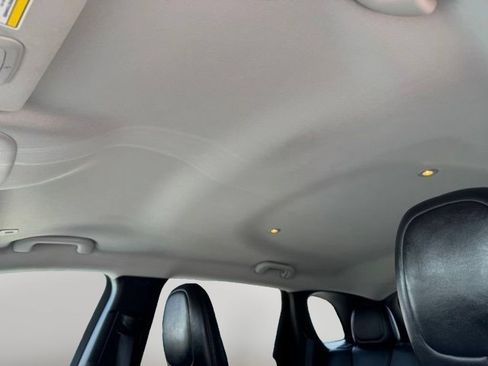 Used 2019 Jeep Cherokee Limited FWD image 19
