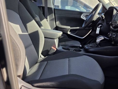 Used 2022 Kia Soul LX FWD image 16