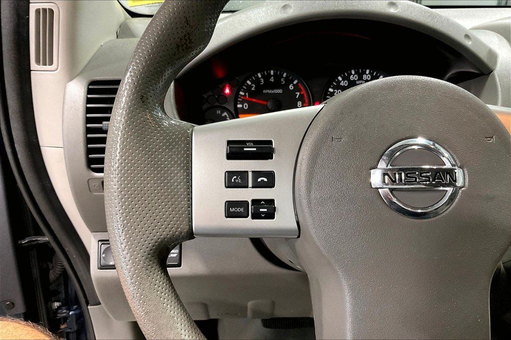 Used 2018 Nissan Frontier SV AWD/4WD image 12