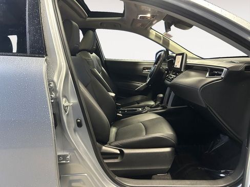 Used 2024 Toyota Corolla Cross XLE w/ Convenience Package AWD/4WD image 10