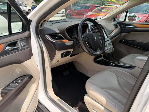 Used 2017 Lincoln MKC Select w/ Select Plus Package FWD image 5