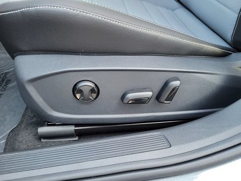 New 2026 Volkswagen Jetta SE FWD image 12