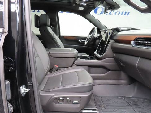 Used 2025 GMC Yukon XL Denali w/ Denali Reserve Package AWD/4WD image 33