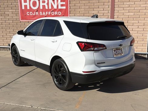 Used 2023 Chevrolet Equinox LS w/ LS Convenience Package image 3