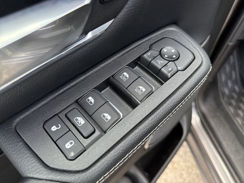 New 2026 RAM 1500 Laramie AWD/4WD image 11