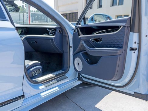New 2025 Bentley Flying Spur Plug-In Hybrid image 24