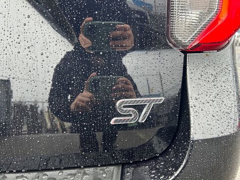 Used 2022 Ford Explorer ST w/ ST Street Pack image 32