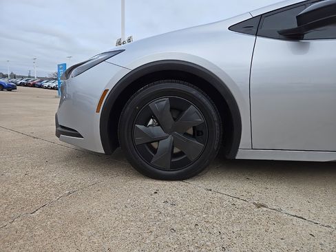 Used 2026 Toyota Prius Plug-In Hybrid image 9