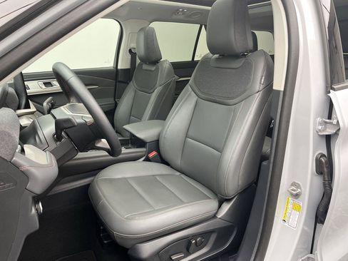 Used 2026 Ford Explorer Active w/ Active Comfort Package AWD/4WD image 10