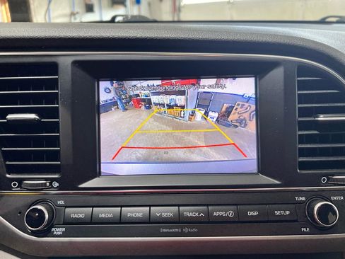Used 2017 Hyundai Elantra SE image 13