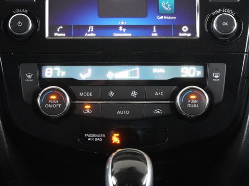 Used 2020 Nissan Rogue SV image 34