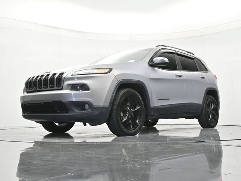 Used 2016 Jeep Cherokee Latitude FWD image 36