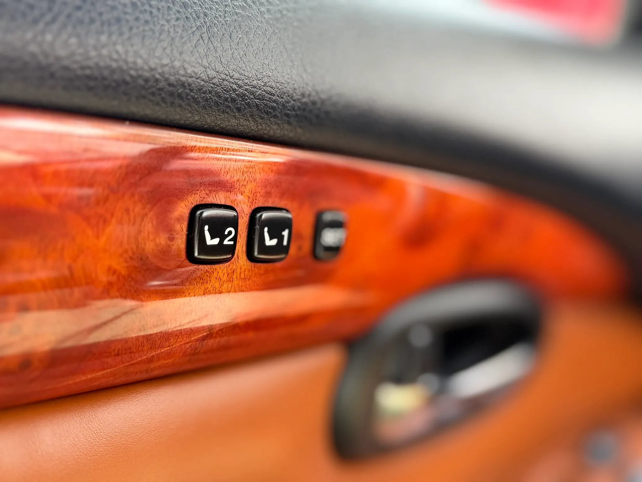 Used 2005 Lexus SC 430 Convertible RWD image 38