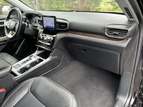 Used 2023 Ford Explorer Limited w/ Equipment Group 301A RWD image 53