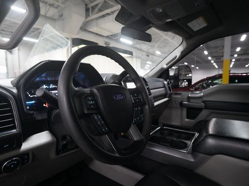 Used 2021 Ford F350 XLT w/ XLT Premium Package image 8