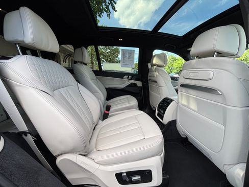 Used 2025 BMW X7 M60i w/ Climate Comfort Package AWD/4WD image 21