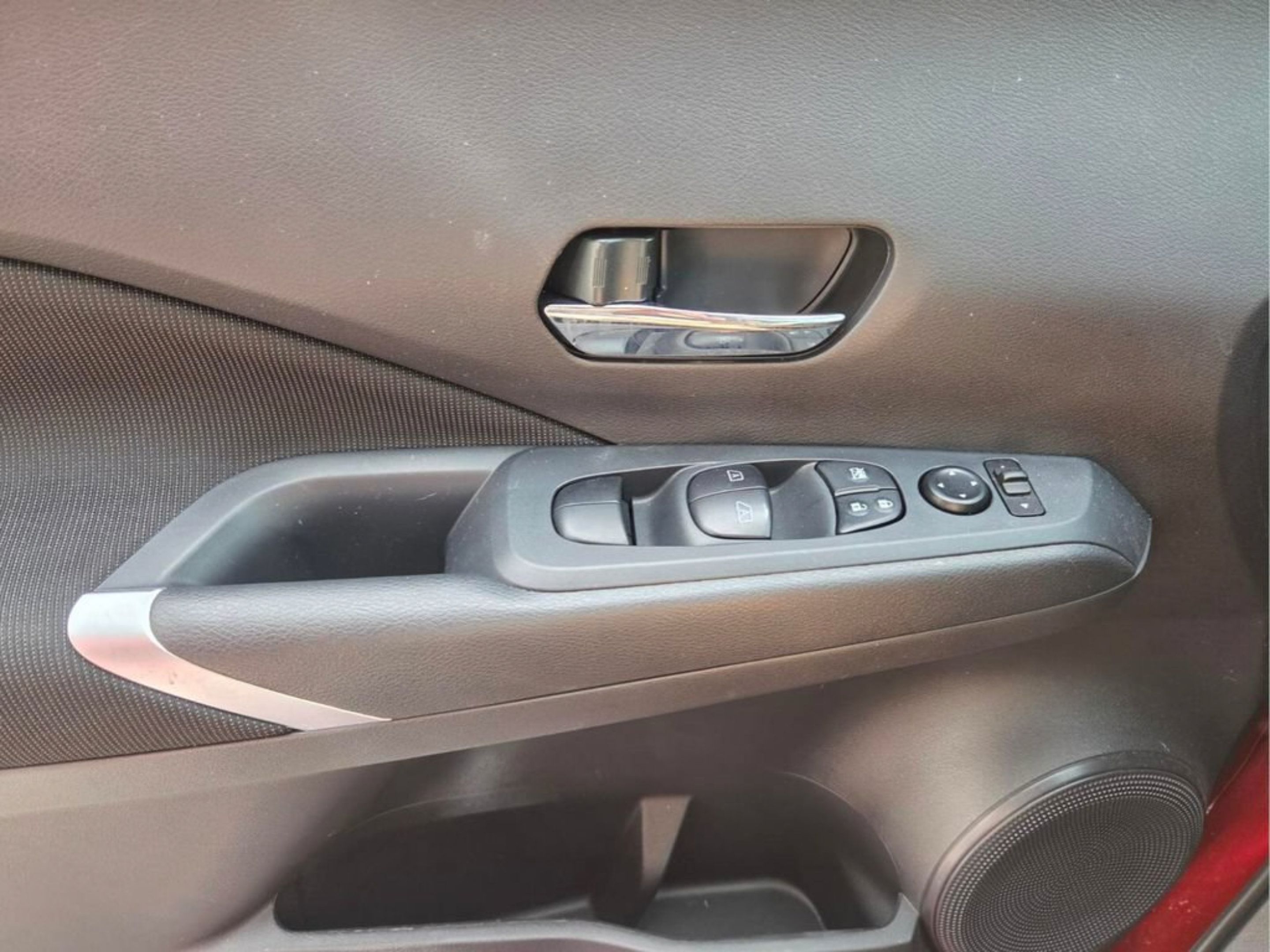 Used 2024 Nissan Kicks SV FWD image 22