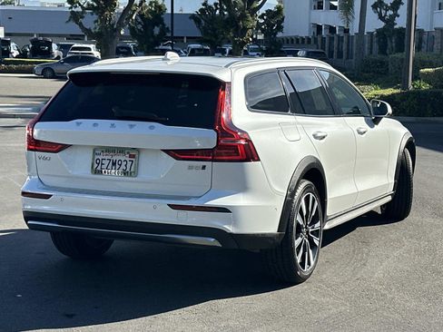 Certified 2023 Volvo V60 B5 Cross Country Ultimate w/ Climate Package image 4