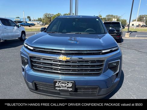 Used 2025 Chevrolet Traverse LT w/ Enhanced Driving Package image 3