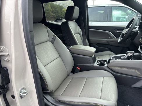 New 2026 Chevrolet Colorado ZR2 w/ Technology Package image 26