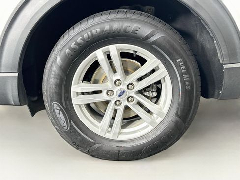 Used 2021 Ford Explorer XLT w/ Equipment Group 202A AWD/4WD image 11