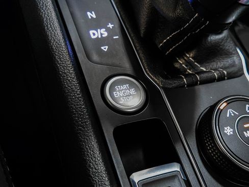 Used 2022 Volkswagen Atlas SEL Premium image 35