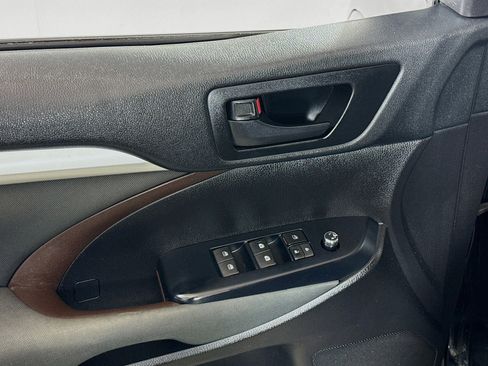 Used 2018 Toyota Highlander LE image 18