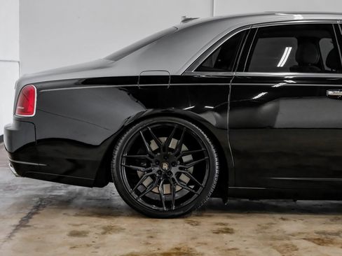 Used 2014 Rolls-Royce Ghost image 17