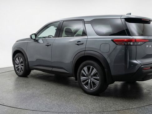 Used 2025 Nissan Pathfinder SV image 6