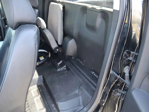 Used 2021 Chevrolet Colorado LT w/ Fleet Safety Package image 10