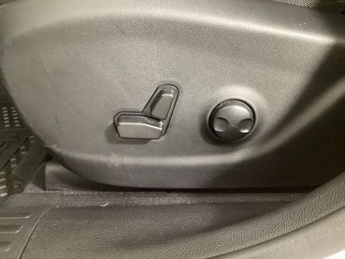 Used 2023 Jeep Cherokee Trailhawk image 17