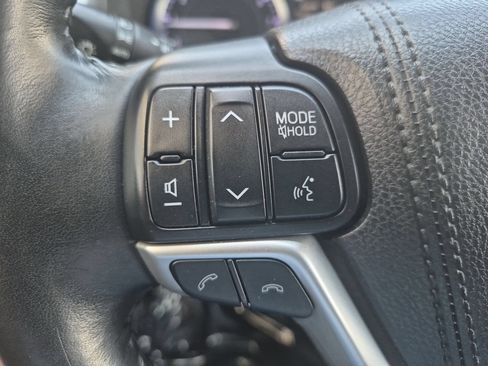 Used 2018 Toyota Highlander XLE AWD/4WD image 14