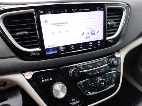 Used 2024 Chrysler Pacifica Touring-L FWD image 21