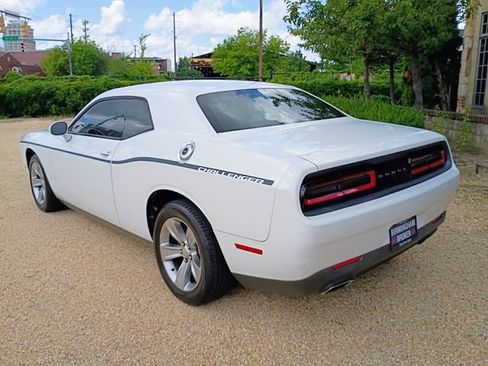 Used 2017 Dodge Challenger SXT RWD image 9