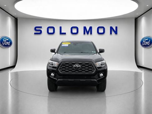 Used 2022 Toyota Tacoma TRD Off-Road AWD/4WD image 2