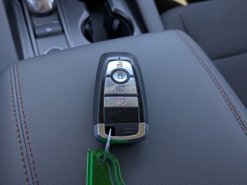 Used 2025 Ford Explorer Active image 30