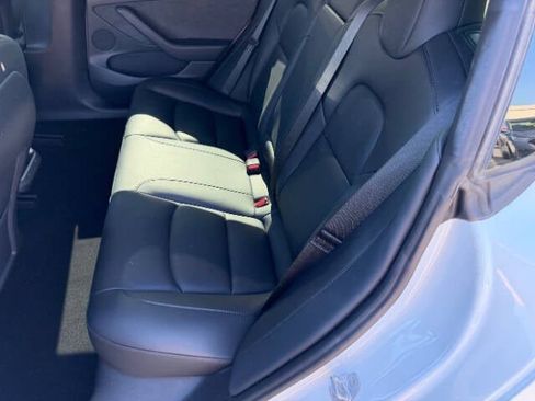 Used 2023 Tesla Model 3 Standard Range image 17