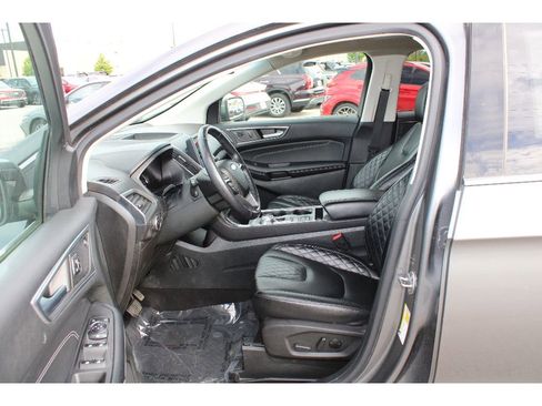 Used 2023 Ford Edge Titanium image 11