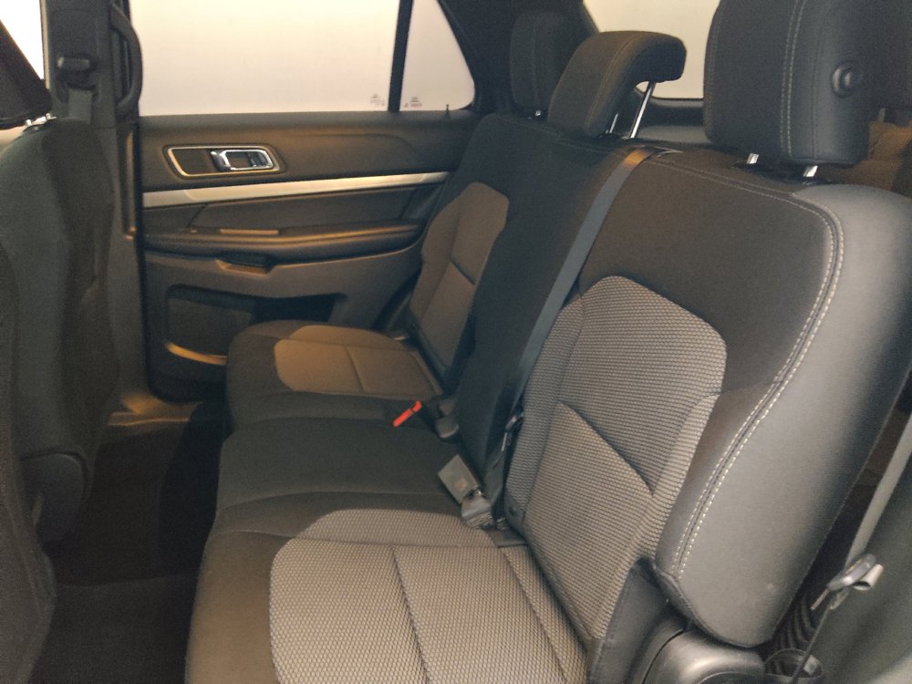 Used 2018 Ford Explorer XLT FWD image 18