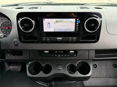 Used 2023 Mercedes-Benz Sprinter 2500 image 23