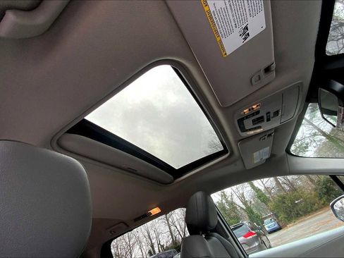 Used 2023 Toyota Sienna XLE FWD image 13
